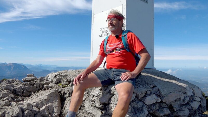 Fritz Kronberger, Bergsteiger am Gipfel des Traunsteins. – Bild: ORF