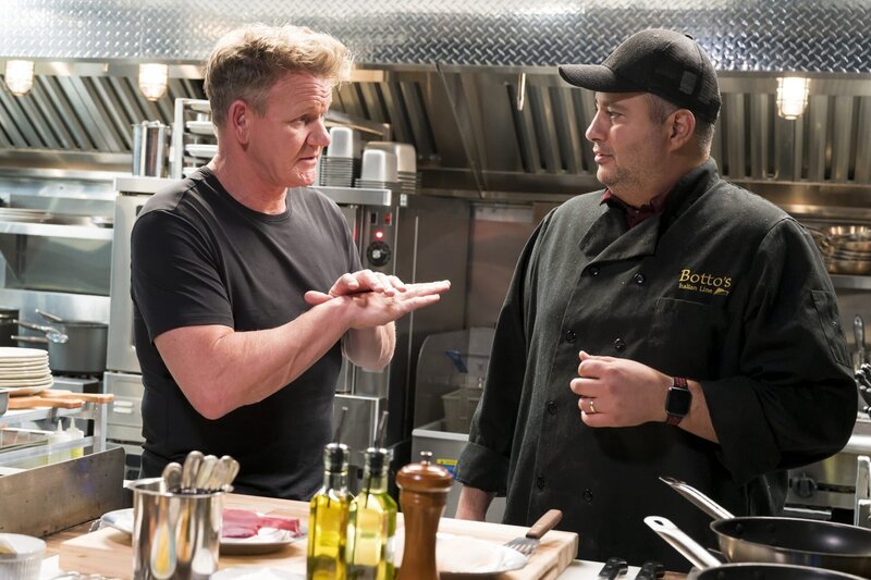 Gordon Ramsay (l.) – Bild: Studio Ramsay and all3media international /​ Jeffrey Neira Lizenzbild frei