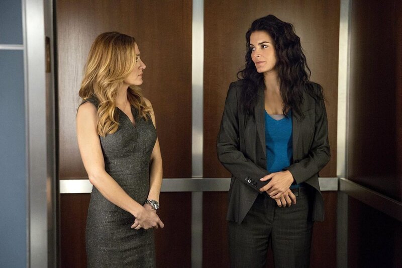 L-R: Maura Isles (Sasha Alexander), Jane Rizzoli (Angie Harmon) – Bild: PLURIMEDIA (Warner Bros)