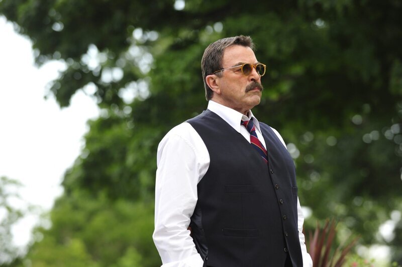 Ein Polizist wird bei einem Raubüberfall getötet. Frank (Tom Selleck) setzt alles daran, den Täter hinter Gitter zu bringen … – Bild: CBS Broadcasting Inc.