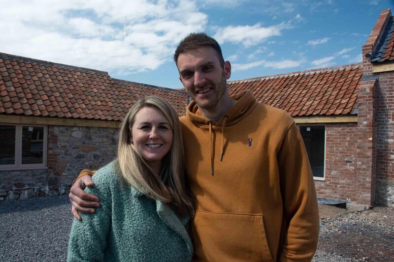 v.l.: Kate und Pete  +++ – Bild: RTL /​ Pi Productions Ltd