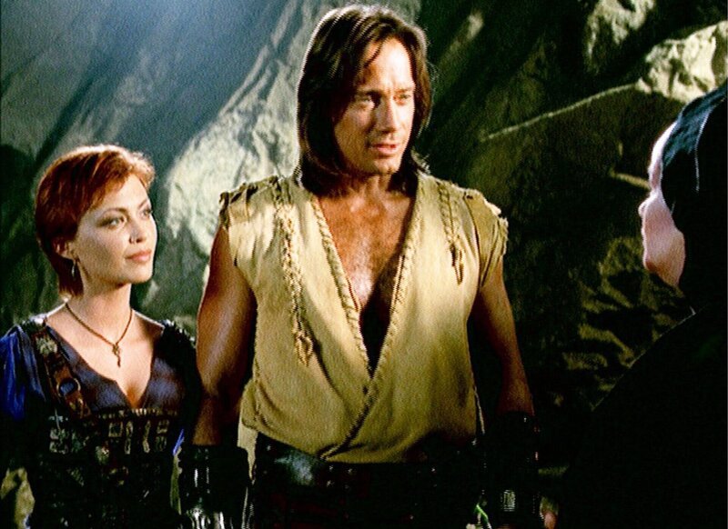 Hercules (Kevin Sorbo, Mi.), Morrigan (Tamara Gorski, li.) und das Orakel (Alison Quigan) +++ – Bild: RTL