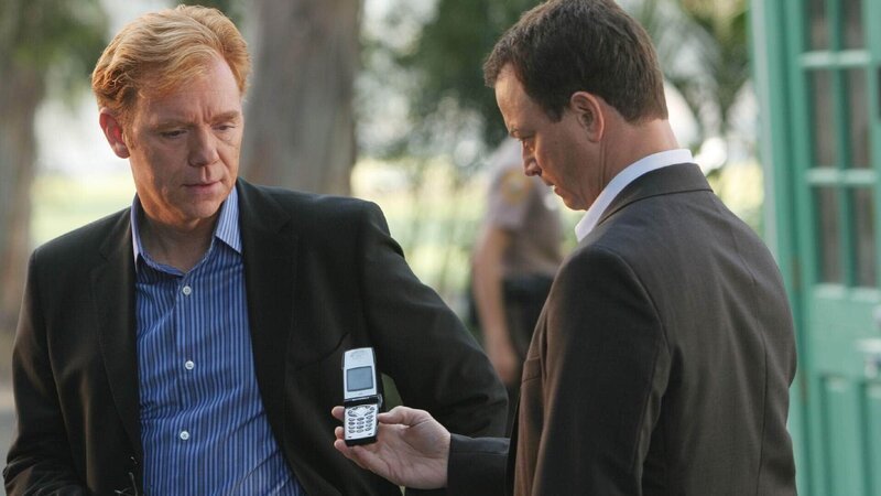 Kurz bevor ihn die Ermittler stellen konnten, gelingt dem Serienmörder Darius die Flucht nach New York. Horatio (David Caruso, li.) und seinem New Yorker Kollegen Mac Taylor (Gary Sinise) bleibt nichts anderes übrig, als die Jagd nach Darius auf New York auszuweiten … – Bild: SUPER RTL Kurz bevor ihn die Ermittler stellen konnten, gelingt dem Serienmörder Darius die Flucht nach New York. Horatio (David Caruso, li.) und seinem New Yorker Kollegen Mac Taylor (Gary Sinise) bleibt nichts anderes übrig, als die Jagd nach Darius auf New York auszuweiten … – Bild: SUPER RTL