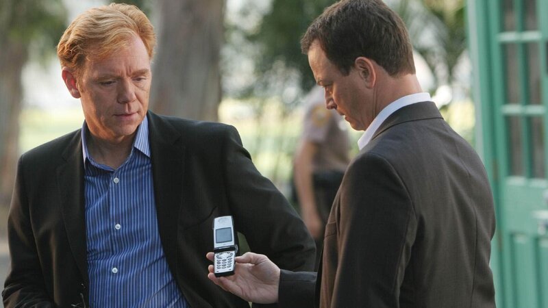 Kurz bevor ihn die Ermittler stellen konnten, gelingt dem Serienmörder Darius die Flucht nach New York. Horatio (David Caruso, li.) und seinem New Yorker Kollegen Mac Taylor (Gary Sinise) bleibt nichts anderes übrig, als die Jagd nach Darius auf New York auszuweiten … – Bild: SUPER RTL