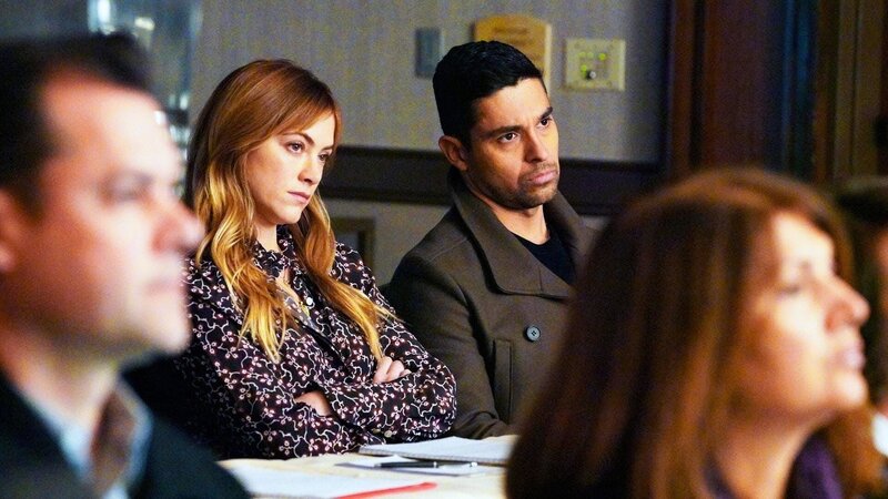L-r: Ellie Bishop (Emily Wickersham) und Nick Torres (Wilmer Valderrama) – Bild: PLURIMEDIA /​ CBS Entertainment