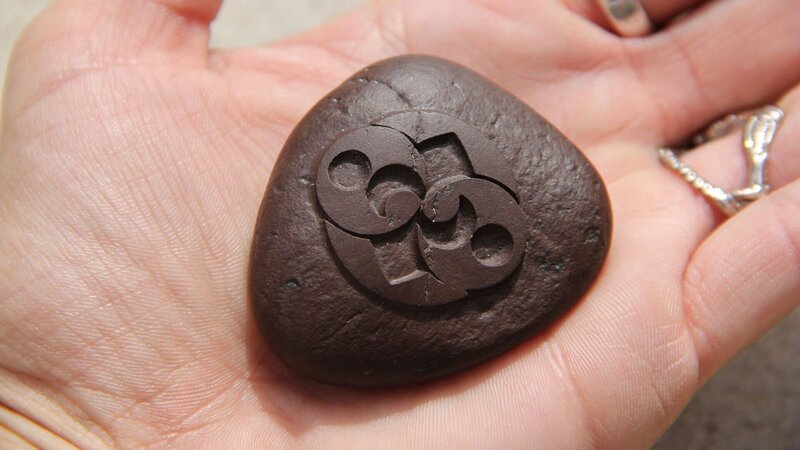 Der Roswell-Felsen – Bild: AETN