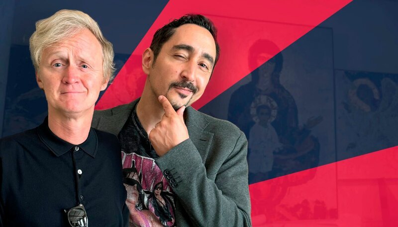 Eko Fresh hängt mit Karl Marx. Ein Zuhause mit Co-Working Space, Fitnessstudio, Kinoraum und Proberäumen – was klingt wie unser letzter Sims-Spielstand ist das Studenten-Wohnheim von Eko Fresh. Gemeinsam mit seinem Partner in Rhyme Pierre M. Krause absolviert er dort einen Soundcheck. – Bild: SWR