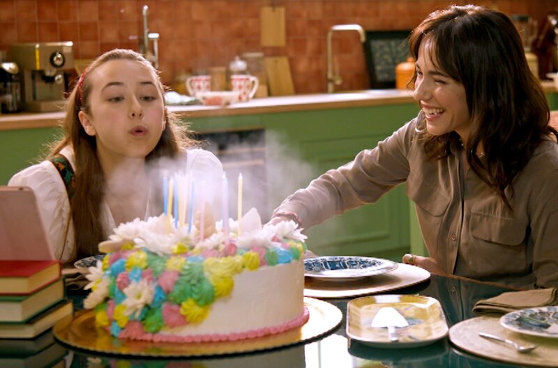 Uwe Gomolka klopft an die Garagentür von Ingo Koschwitz. – Bild: ARD/​Rudolf Wernicke