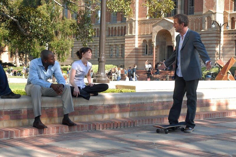 Dr. House (Hugh Laurie, re.), Cameron (Jennifer Morrison, Mi.) und Foreman (Omar Epps) – Bild: PLURIMEDIA (Fox)