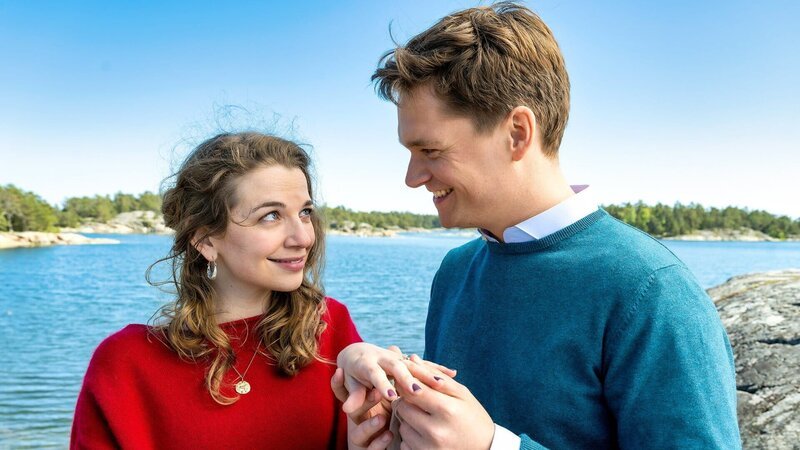 Inga Lindström – Hochzeitsfieber Kurzlebiges Glück: Magdalena Höfner als Lena, Philipp Lind als Sören – Bild: SRF/​ZDF/​Ralf Wilschewski