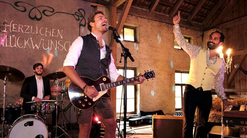 Schon tausendmal berührt – Bild: ARD Degeto/​Kerstin Stelter