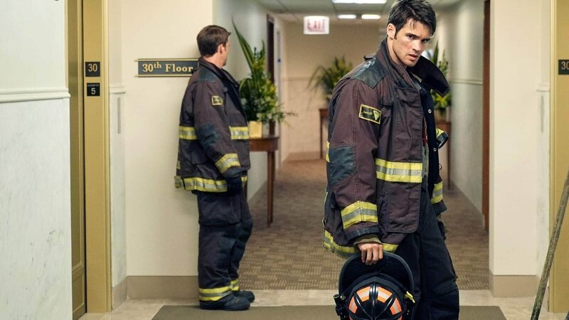 Jimmy Borrelli (Steven R. McQueen, r.) – Bild: TVNOW /​ NBC Universal