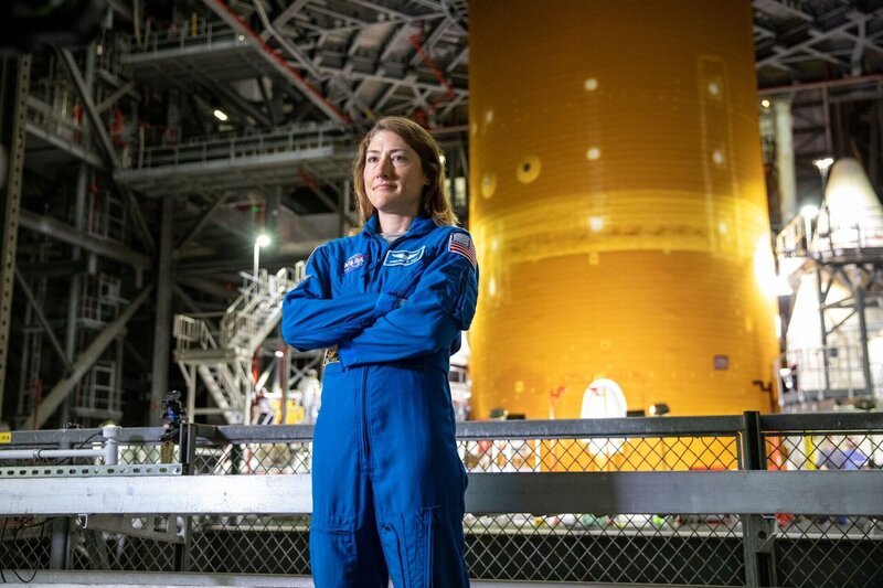 Astronautin – Bild: Reise zum Mond /​ Foto: RTL /​ CURIOSITY INC.