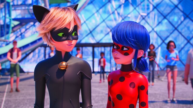 L-R: Adrien Agreste (Cat Noir) und Ladybug – Bild: Disney+ L-R: Adrien Agreste (Cat Noir) und Ladybug – Bild: Disney+