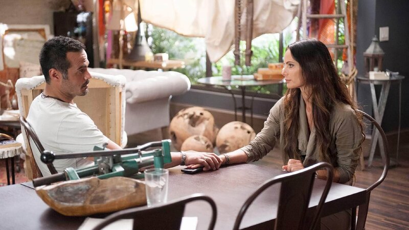 Carlos Cruz (Stephen Martine) und Fiona Glenanne (Gabrielle Anwar) – Bild: NBC Universal Entertainment Cable Group