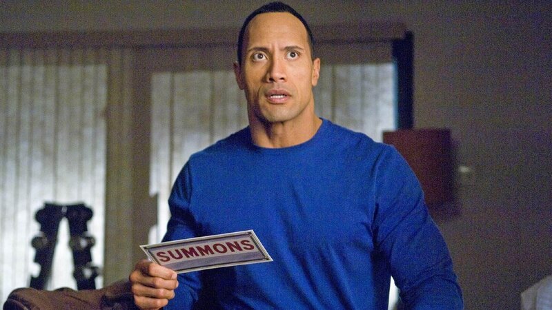 Derek (Dwayne Johnson) erhält eine mysteriöse Vorladung. Diese wird sein Leben wohl für immer verändern: Da er sich schuldig gemacht hat, Träume zu zerstören, geht er nun einer eher ungewöhnlichen Tätigkeit nach. – Bild: 2009 Twentieth Century Fox Film Corporation and Walden Derek (Dwayne Johnson) erhält eine mysteriöse Vorladung. Diese wird sein Leben wohl für immer verändern: Da er sich schuldig gemacht hat, Träume zu zerstören, geht er nun einer eher ungewöhnlichen Tätigkeit nach. – Bild: 2009 Twentieth Century Fox Film Corporation and Walden