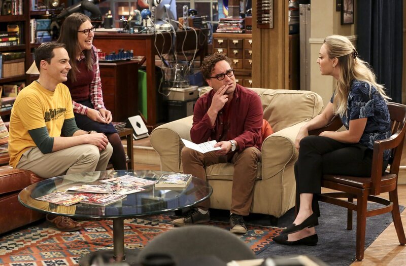 (v.l.n.r.) Sheldon (Jim Parsons); Amy (Mayim Bialik); Leonard (Johnny Galecki); Penny (Kaley Cuoco) – Bild: 2018 CBS Broadcasting, Inc. All Rights Reserved /​ Michael Yarish Lizenzbild frei