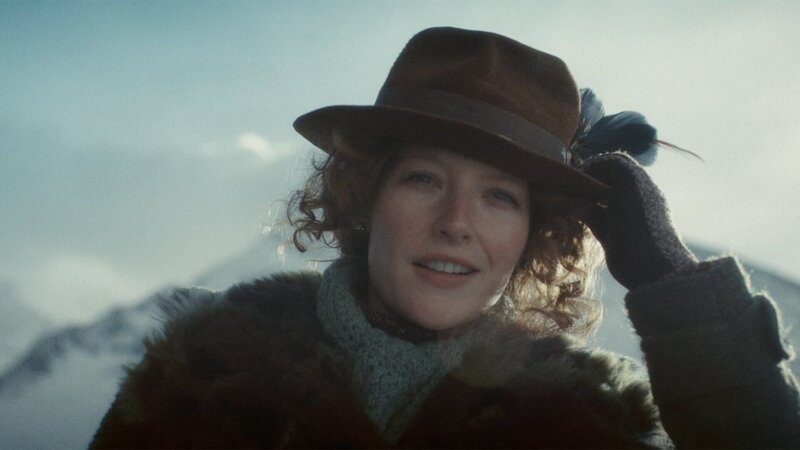Winter Palace Staffel 1 Folge 3 Erfreut über den Anblick: Astrid Roos als Lady Isobel Fairfax – Bild: SRF/​RTS