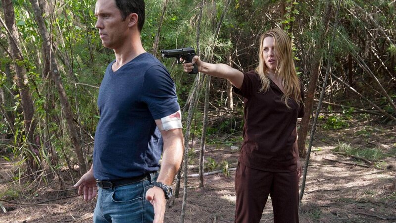 Michael Westen (Jeffrey Donovan) und Sonya (Alona Tal) – Bild: RTL /​ NBC Universal Entertainment Cable Group