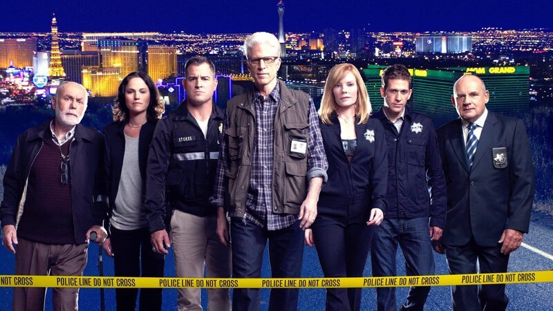 Von links nach rechts: Dr. Al Robbins (Robert David Hall), Sara Sidle (Jorja Fox), Nick Stokes (George Eads), D.B. Russell (Ted Danson), Catherine Willows (Marg Helgenberger), Greg Sanders (Eric Szmanda) und Captain Jim Brass (Paul Guilfoyle). – Bild: ORF/​Beta Film/​CBS