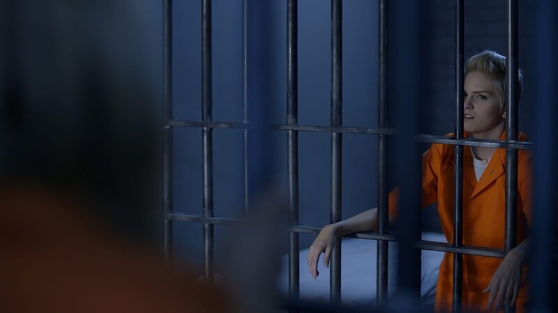 Gwen Graham ends up behind bars after the vengeful Cathy rats her out. – Bild: Discovery Communications