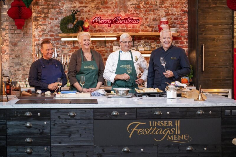 (v.l.n.r.) Tim Raue; Bettina Schliephake-Burchardt; Günther Koerffer; Alexander Herrmann – Bild: ProSiebenSat.1 Media SE