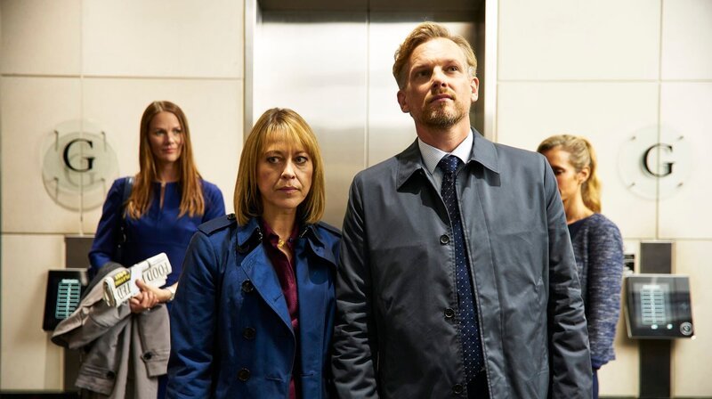 Hannah (Nicola Walker) und Christie (Barry Atsma) – Bild: NDR/​Sister Pictures Limited