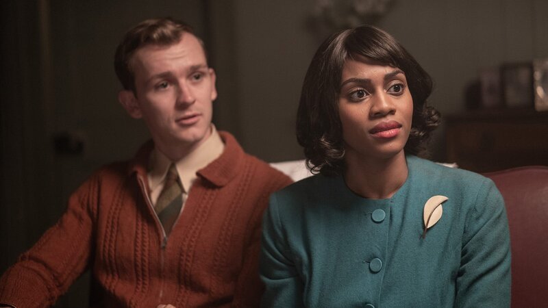 Robert Blakiston (Harry Lawtey) und Joy Sanderling (Nia Deacon) – Bild: AXN White