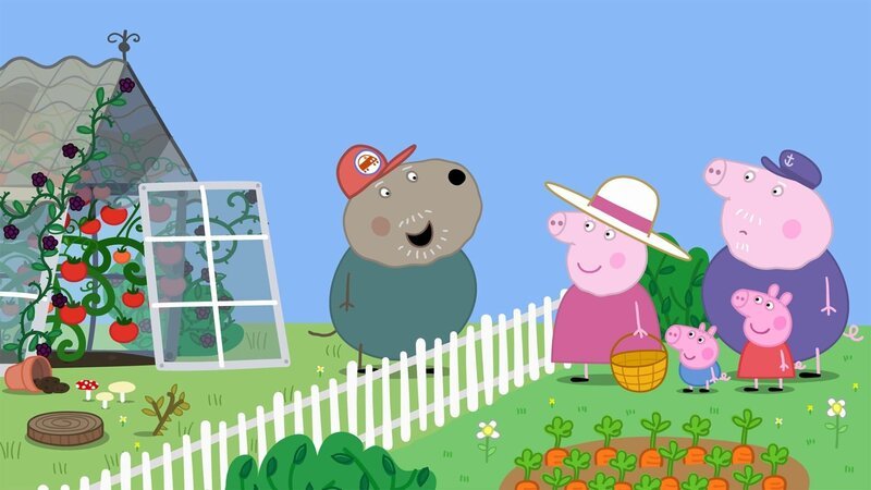 Weil Oma Wutz (m.) Tomatensalat machen will und Opa Wutz’ (r.) Tomaten noch nicht reif sind, fragen sie bei Opa Wutz großem Konkurrenten Opa Kläff (l.) – Bild: SUPER RTL