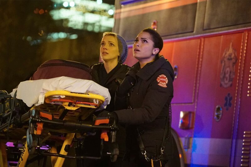 -- „An Agent Of The Machine“ Episode 512 -- Pictured: (l-r) Kara Killmer as Sylvie Brett, Monica Raymund as Gabriela Dawson – Bild: NBCUniversal Media, LLC-UNIVERSAL CHANNEL