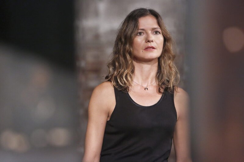 Jill Hennessy (Margot Rochet). – Bild: PLURIMEDIA (NBC Universal /​Sony Pictures Television)