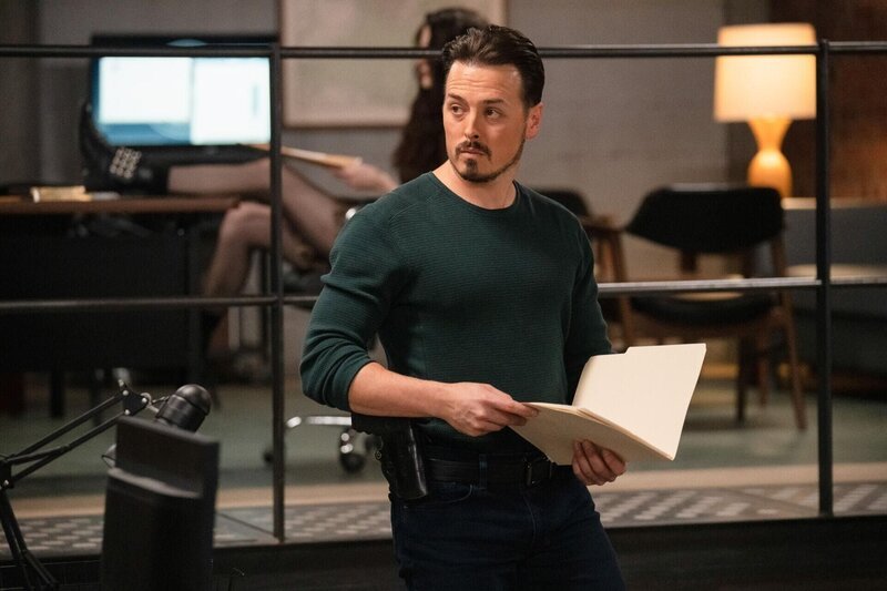 Det. Carlos Maldonado (Mike Cannon) – Bild: RTL /​ 2021 Universal Television LCC.