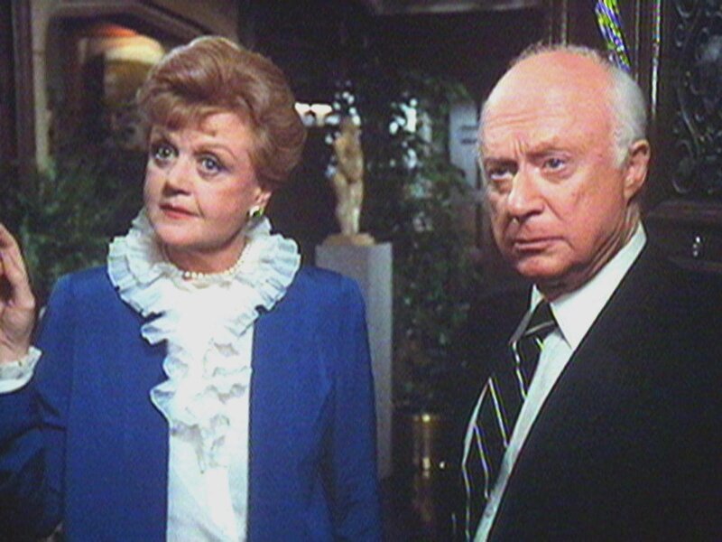Jessica (Angela Lansbury) besucht ihren alten Freund Lloyd Marcus (Norman Lloyd). – Bild: Warner TV Serie