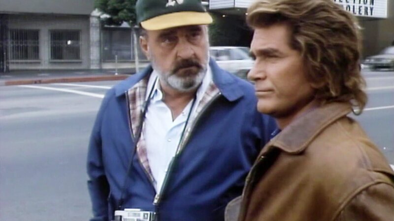 Der Mann des Jahres  Jonathan (Michael Landon) und Mark (Victor French) bekommen ihren Auftrag.; Der Mann des Jahres  Jonathan (Michael Landon) und Mark (Victor French) bekommen ihren Auftrag. – Bild: Bibel TV