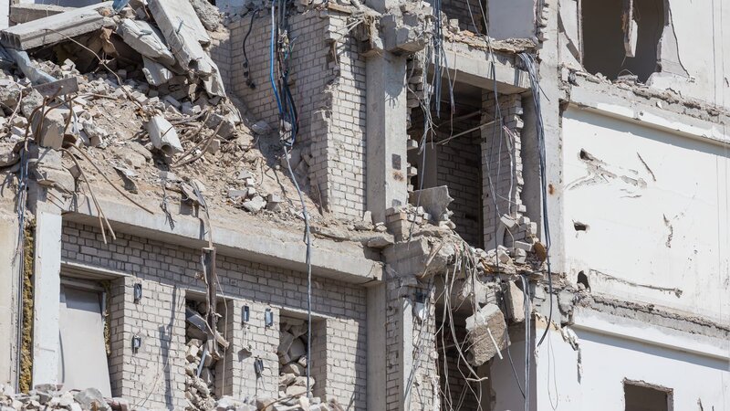 Pieces of Metal and Stone are Crumbling from Demolished – Bild: Roman Tsubin