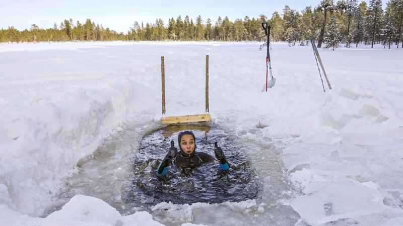 Pia geht Eisbaden am Polarkreis. – Bild: BR/​TEXT+BILD Medienproduktion GmbH & Co. KG