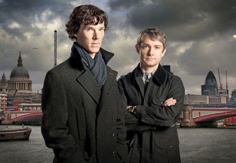 Titelmotiv Presseheft. Kein Fall ist ihnen zu schwer: Sherlock Holmes (Benedict Cumberbatch, li.) und Dr. John Watson (Martin Freeman). – Bild: ARD Degeto/​BBC/​Hartswood Films