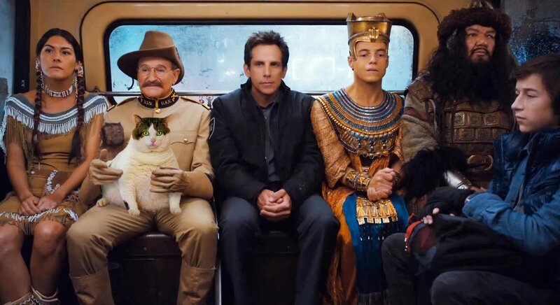 L-R: Sacajawea (Mizuo Peck), Theodore Roosevelt (Robin Williams), Larry Daley (Ben Stiller), Ahkmenrah  (Rami Malek), Attila (Patrick Gallagher). – Bild: port.rs