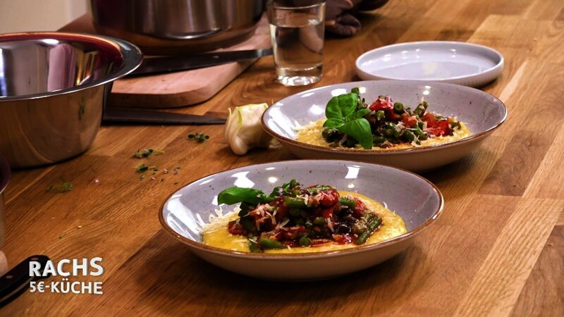 Cremige Polenta mit Paprika-Bohnengemüse – Bild: BonGusto