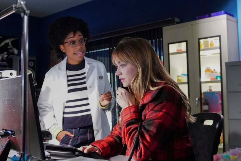 Kasie Hines (Diona Reasonover, l.); Ellie Bishop (Emily Wickersham, r.) – Bild: MMXVI by CBS Studios Inc.All rights reserved.