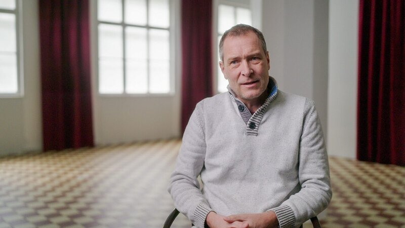 Severin Hohensinner, Landschaftsplaner/​-ökologe mit Fokus auf historischer Flussmorphologie und Fließgewässer-Restauration, im Interview. – Bild: ORF/​Clever Contents