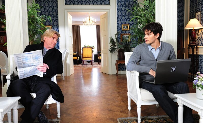 Pfarrer Fröhlich (Viktor Schenkel, l.); Moritz (Daniel Fünffrock, r.) – Bild: ARD /​ Ann Paur