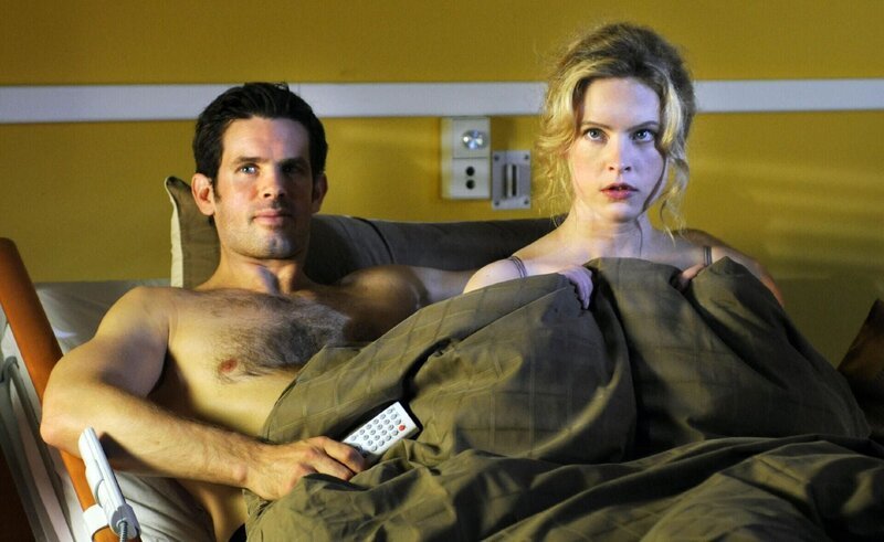 Ertappt: Gretchen (Diana Amft) und Alexis von Buren (Steffen Groth). – Bild: RTL