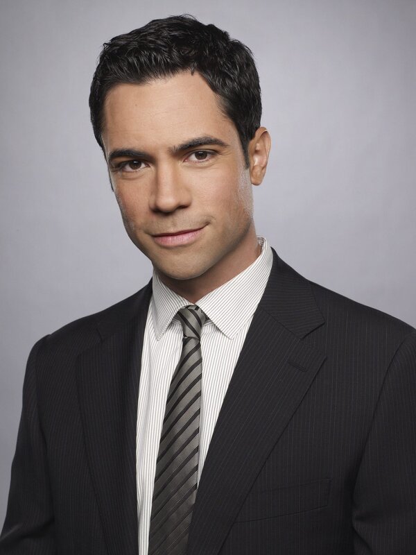 (7. Staffel) – Nicht immer kommt Det. Lilly Rush bei der Aufklärung allein zu recht. Deshalb wird sie von ihrem Kollegen Detektiv Scott Valens (Danny Pino) tatkräftig unterstützt … – Bild: Sat.1 Gold