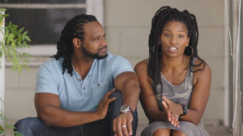 Es läuft wieder gut für Andy und Ashley – denken sie zumindest. Sie entdecken ein vielversprechendes Haus in West Fort Worth. Zuerst läuft alles perfekt, doch plötzlich weist das Haus einige Probleme auf und die Rechnung für die Renovierungen schießt in die Höhe. – Bild: HGTV