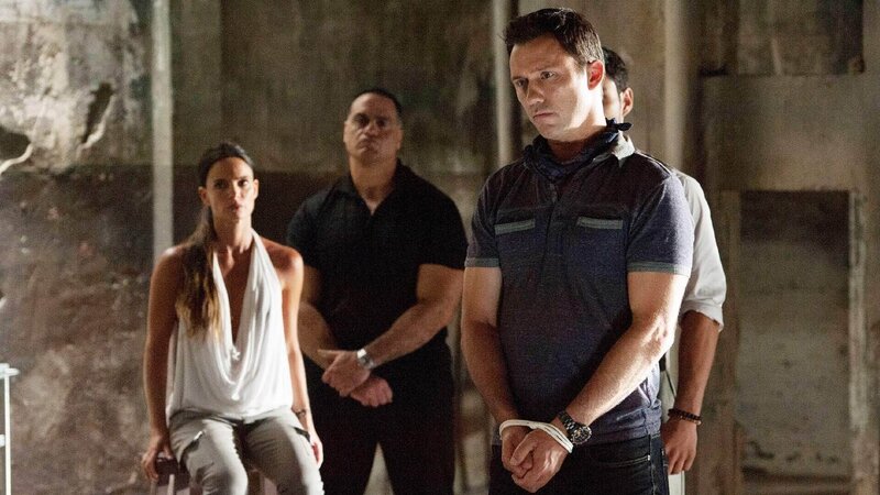 Fiona Glenanne (Gabrielle Anwar, l.), Michael Westen (Jeffrey Donovan, r.) – Bild: TVNOW /​ NBC Universal Entertainment Cable Group