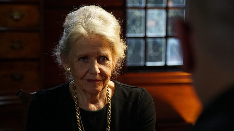 Dave Schrader and Cindy Kaza reveal their findings to Anne Keigher, the owner of the Ocean Born Mary House in Newport County, RI, as seen on Travel Channel’s The Holzer Files. – Bild: Discovery, Inc.