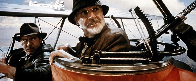 L-R: „Junior, wir sind getroffen!“ Indy (Harrison Ford) und Henry Jones (Sean Connery) … – Bild: Paramount Pictures