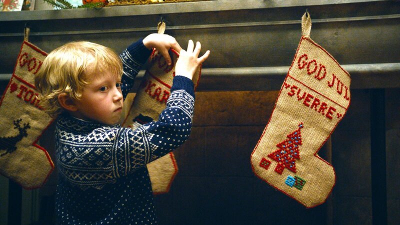 Karl (Thias Salberg) freut sich auf Weihnachten – Bild: RTLZWEI