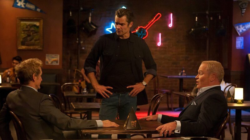 L-R: Wynn Duffy (Jere Burns), Raylan Givens (Timothy Olyphant) und Robert Quarles (Neal McDonough) – Bild: AXN Black